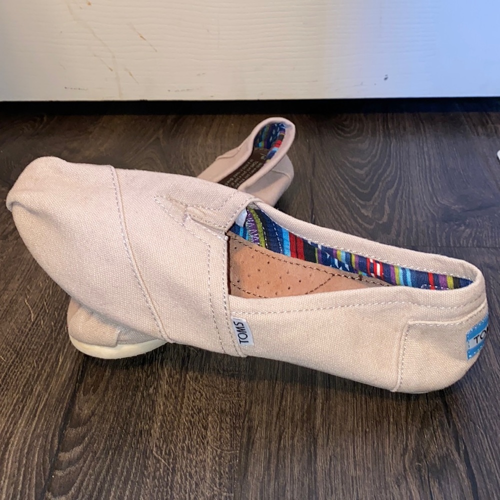 Tom’s- Tan Sandals